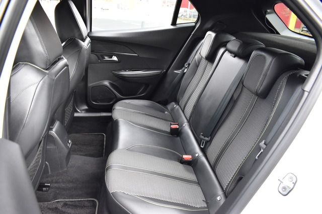 Fahrzeugabbildung Peugeot 2008 GT PT 130 EAT8 GT*MATRIX*BLACK-LINE*CARPLAY