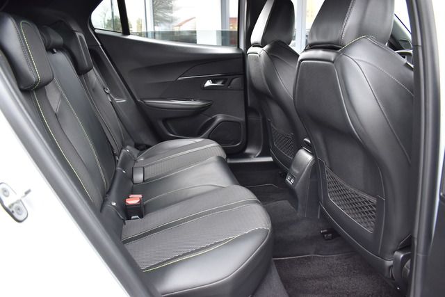 Fahrzeugabbildung Peugeot 2008 GT PT 130 EAT8 GT*MATRIX*BLACK-LINE*CARPLAY