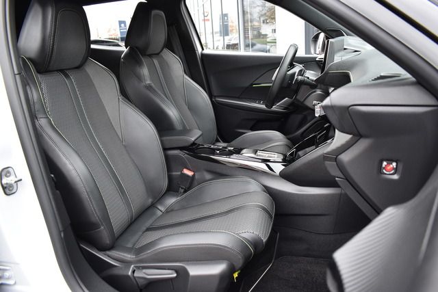 Fahrzeugabbildung Peugeot 2008 GT PT 130 EAT8 GT*MATRIX*BLACK-LINE*CARPLAY