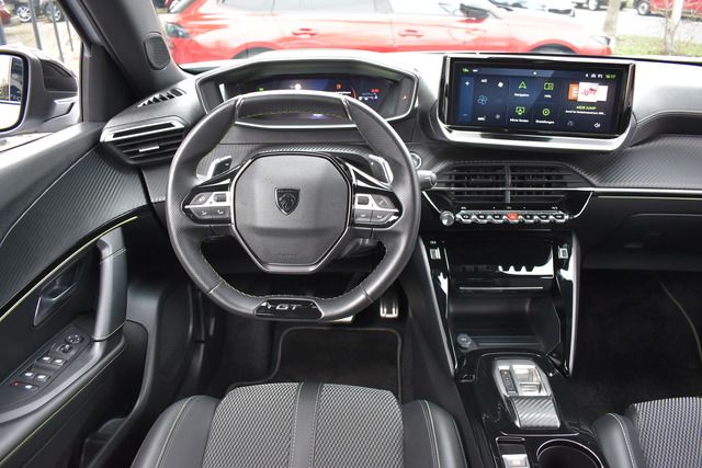 Fahrzeugabbildung Peugeot 2008 GT PT 130 EAT8 GT*MATRIX*BLACK-LINE*CARPLAY