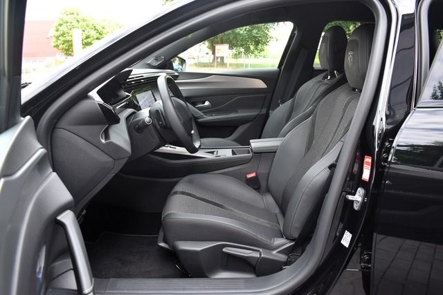 Fahrzeugabbildung Peugeot 308 SW GT PT 130 EAT8*MATRIX*CARPLAY*TRAUM*NAV*A