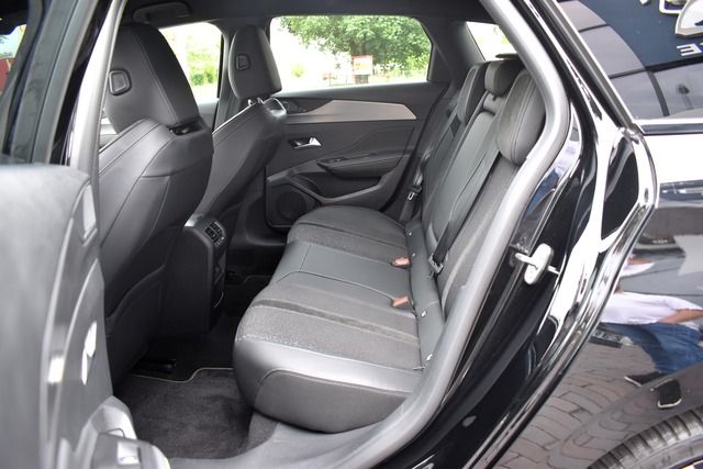 Fahrzeugabbildung Peugeot 308 SW GT PT 130 EAT8*MATRIX*CARPLAY*TRAUM*NAV*A