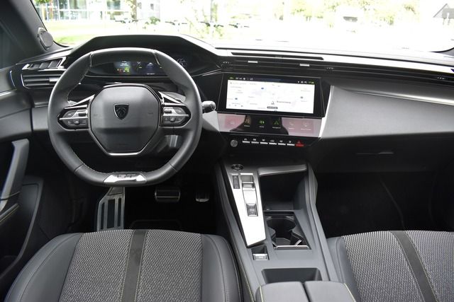 Fahrzeugabbildung Peugeot 308 SW GT PT 130 EAT8*MATRIX*CARPLAY*TRAUM*NAV*A