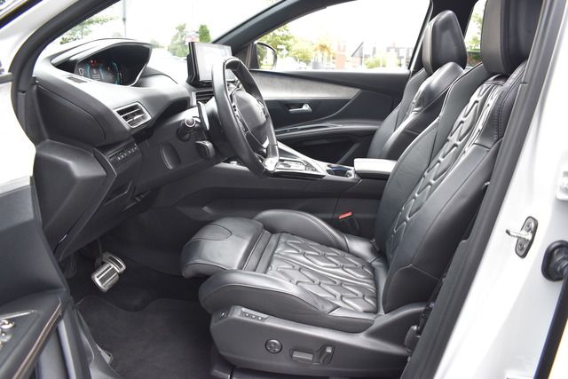 Fahrzeugabbildung Peugeot 3008 Hybrid4 300 GT e-EAT8 NAV*KLIMA*LED*TOP