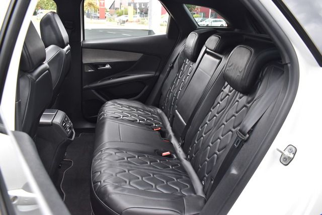 Fahrzeugabbildung Peugeot 3008 Hybrid4 300 GT e-EAT8 NAV*KLIMA*LED*TOP