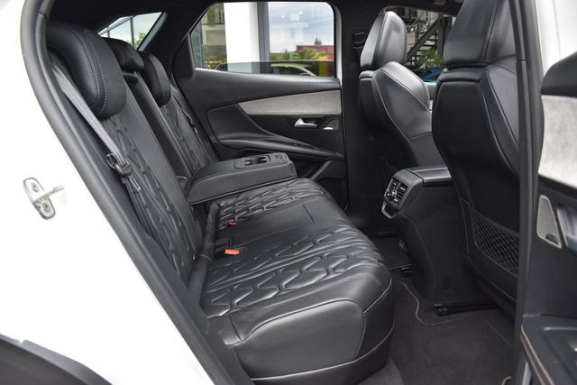 Fahrzeugabbildung Peugeot 3008 Hybrid4 300 GT e-EAT8 NAV*KLIMA*LED*TOP
