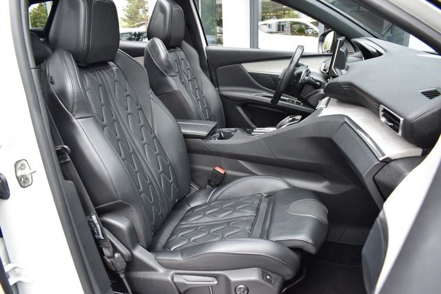 Fahrzeugabbildung Peugeot 3008 Hybrid4 300 GT e-EAT8 NAV*KLIMA*LED*TOP