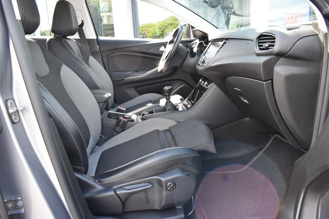 Fahrzeugabbildung Opel Grandland X 1.2 Turbo Innovation*ATM*CARPLAY*LED