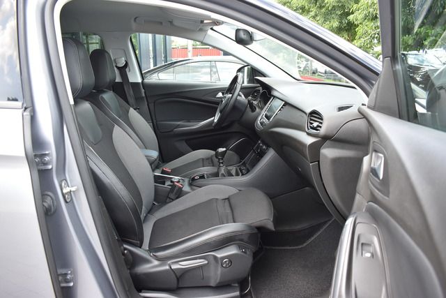 Fahrzeugabbildung Opel Grandland X 1.2 Turbo Innovation*ATM*CARPLAY*LED