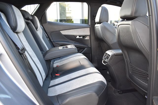Fahrzeugabbildung Peugeot 3008 GT 1.6 Hybrid 225 EAT *FOCAL*PANO*AHK*LED*