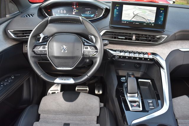 Fahrzeugabbildung Peugeot 3008 GT 1.6 Hybrid 225 EAT *FOCAL*PANO*AHK*LED*