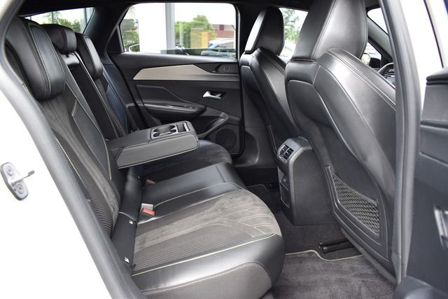 Fahrzeugabbildung Peugeot 308 SW GT PT 130 EAT8*MATRIX*CARPLAY*TRAUM*NAV*A