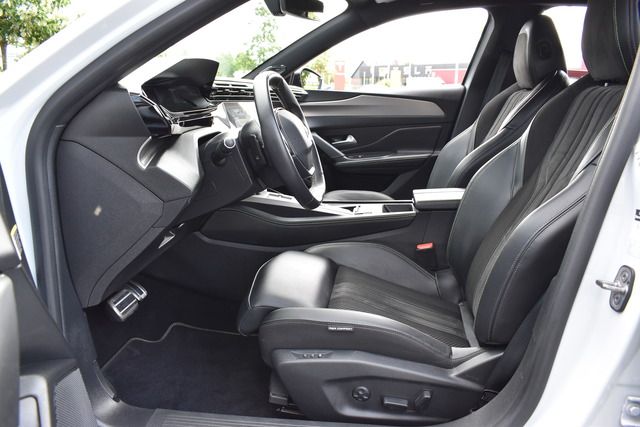 Fahrzeugabbildung Peugeot 308 SW GT PT 130 EAT8*MATRIX*CARPLAY*TRAUM*NAV*A