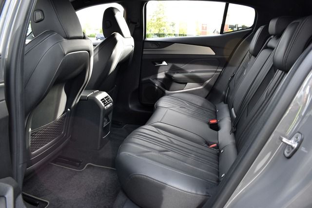 Fahrzeugabbildung Peugeot 408 GT PT 130 EAT8*MATRIX*FOCAL*CARPLAY*TRAUM*