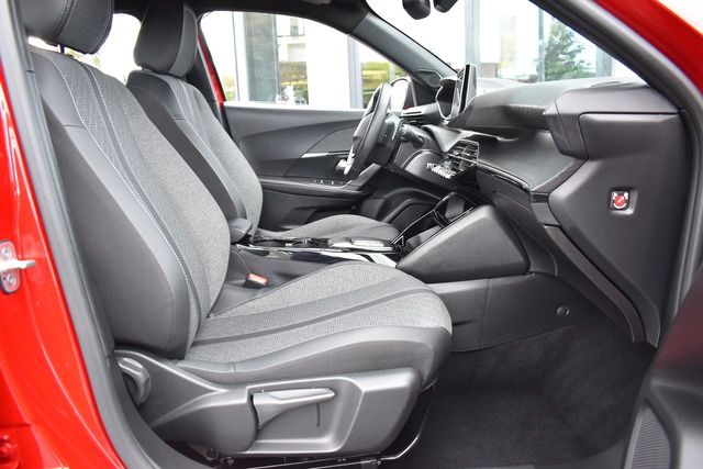 Fahrzeugabbildung Peugeot 2008 ALLURE PT 130 EAT8*FACELIFT*MATRIX*KEYLESS*