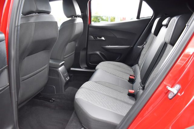 Fahrzeugabbildung Peugeot 2008 ALLURE PT 130 EAT8*FACELIFT*MATRIX*KEYLESS*