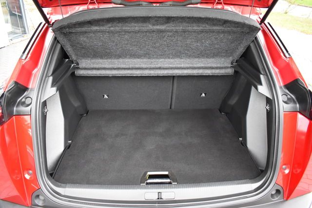 Fahrzeugabbildung Peugeot 2008 ALLURE PT 130 EAT8*FACELIFT*MATRIX*KEYLESS*