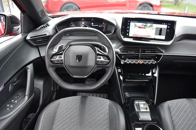 Fahrzeugabbildung Peugeot 2008 ALLURE PT 130 EAT8*FACELIFT*MATRIX*KEYLESS*