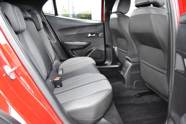 Fahrzeugabbildung Peugeot 2008 ALLURE PT 130 EAT8*FACELIFT*MATRIX*KEYLESS*