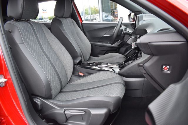 Fahrzeugabbildung Peugeot 2008 ALLURE PT 130 EAT8*FACELIFT*MATRIX*KEYLESS*