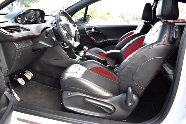 Fahrzeugabbildung Peugeot 208 GTi 1.6 THP 153 kW*KLIMA*NAVI*8FACH*REAR CAM