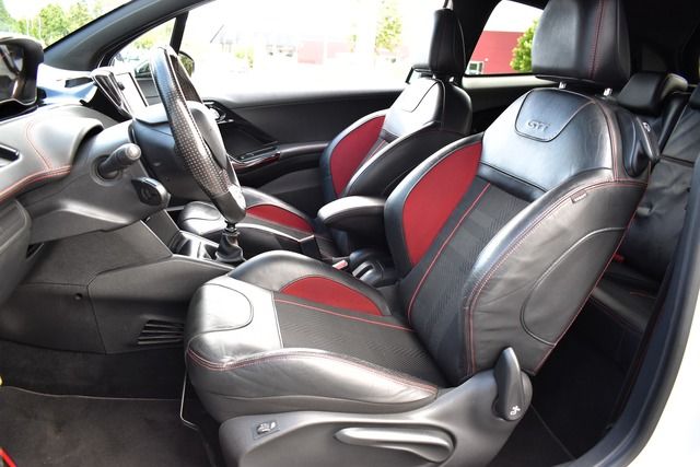 Fahrzeugabbildung Peugeot 208 GTi 1.6 THP 153 kW*KLIMA*NAVI*8FACH*REAR CAM