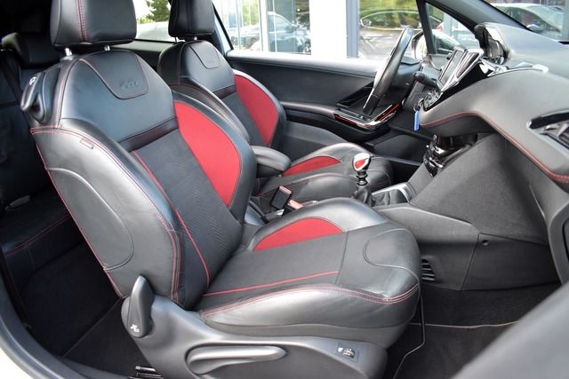 Fahrzeugabbildung Peugeot 208 GTi 1.6 THP 153 kW*KLIMA*NAVI*8FACH*REAR CAM
