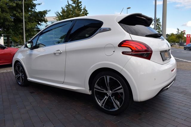 Fahrzeugabbildung Peugeot 208 GTi 1.6 THP 153 kW*KLIMA*NAVI*8FACH*REAR CAM