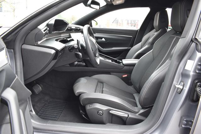 Fahrzeugabbildung Peugeot 508 SW Allure BlueHDi 130 EAT8*MATRIX*NAV*SHZ*