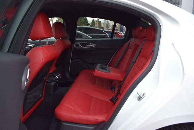 Fahrzeugabbildung Alfa Romeo Giulia VELOCE Q4*MATRIX*CARPLAY*NAVI*F1*TRAUM*