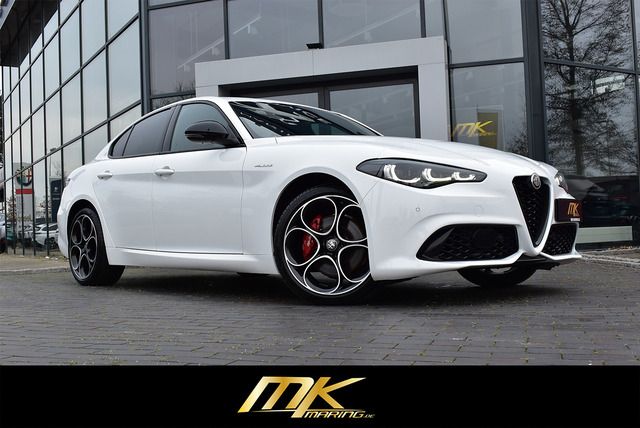 Fahrzeugabbildung Alfa Romeo Giulia VELOCE Q4*MATRIX*CARPLAY*NAVI*F1*TRAUM*