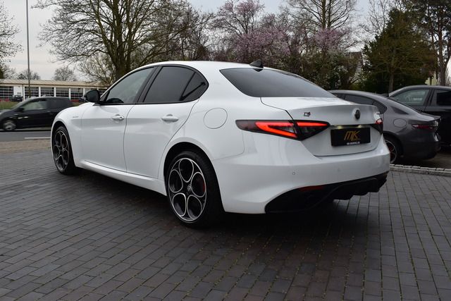 Fahrzeugabbildung Alfa Romeo Giulia VELOCE Q4*MATRIX*CARPLAY*NAVI*F1*TRAUM*