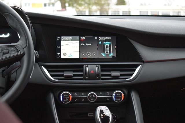 Fahrzeugabbildung Alfa Romeo Giulia VELOCE Q4*MATRIX*CARPLAY*NAVI*F1*TRAUM*