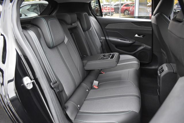 Fahrzeugabbildung Peugeot 308 ALLURE PT 130*LED*SHZ*CARPLAY*KEYLESS*NAV*AL