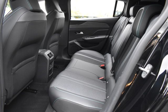 Fahrzeugabbildung Peugeot 308 ALLURE PT 130*LED*SHZ*CARPLAY*KEYLESS*NAV*AL