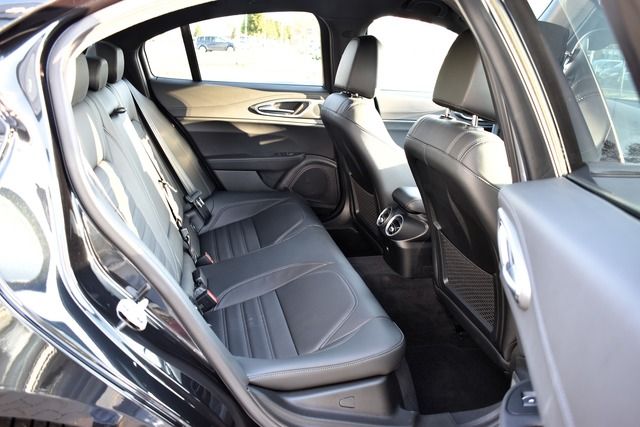 Fahrzeugabbildung Alfa Romeo Giulia VELOCE Q4*WENIG KM*MATRIX*F1*H&K*CARPLAY*