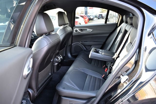 Fahrzeugabbildung Alfa Romeo Giulia VELOCE Q4*WENIG KM*MATRIX*F1*H&K*CARPLAY*