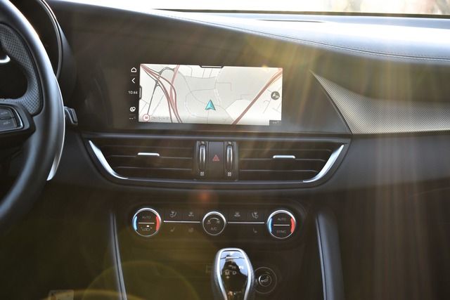 Fahrzeugabbildung Alfa Romeo Giulia VELOCE Q4*WENIG KM*MATRIX*F1*H&K*CARPLAY*