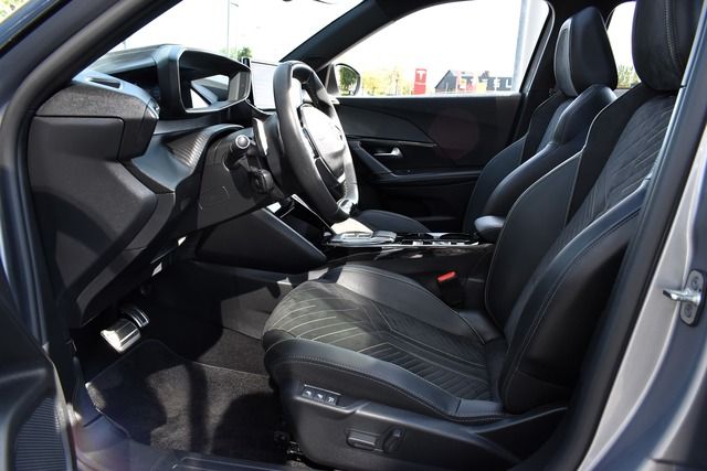 Fahrzeugabbildung Peugeot 2008 GT PT 130 EAT8 GT*MATRIX*PANO*SHZ*CARPLAY*