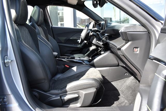 Fahrzeugabbildung Peugeot 2008 GT PT 130 EAT8 GT*MATRIX*PANO*SHZ*CARPLAY*