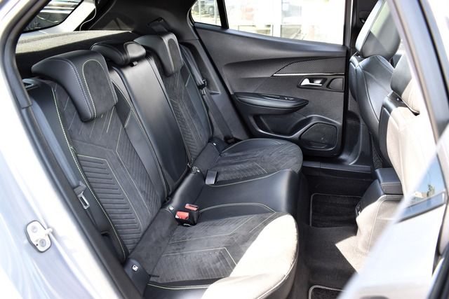 Fahrzeugabbildung Peugeot 2008 GT PT 130 EAT8 GT*MATRIX*PANO*SHZ*CARPLAY*