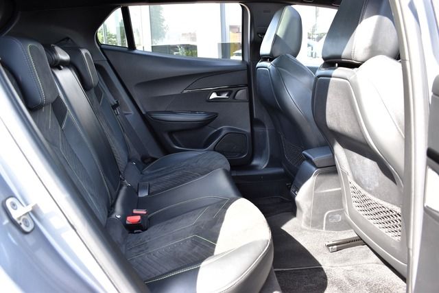 Fahrzeugabbildung Peugeot 2008 GT PT 130 EAT8 GT*MATRIX*PANO*SHZ*CARPLAY*