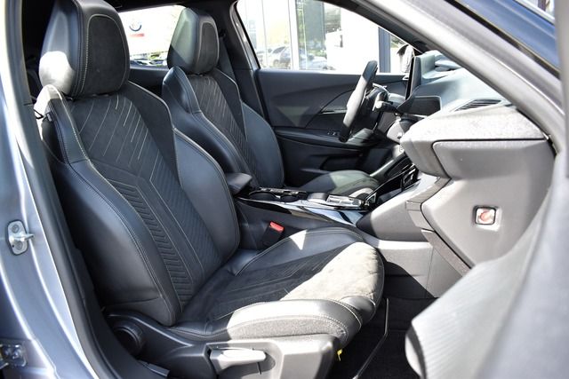 Fahrzeugabbildung Peugeot 2008 GT PT 130 EAT8 GT*MATRIX*PANO*SHZ*CARPLAY*