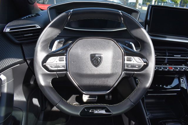 Fahrzeugabbildung Peugeot 2008 GT PT 130 EAT8 GT*MATRIX*PANO*SHZ*CARPLAY*
