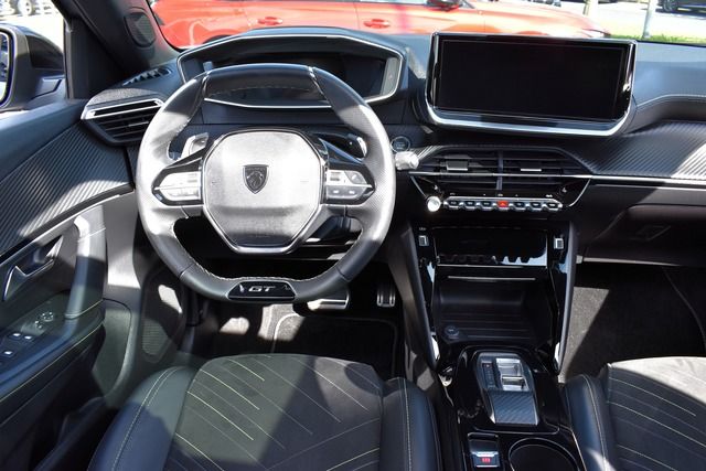 Fahrzeugabbildung Peugeot 2008 GT PT 130 EAT8 GT*MATRIX*PANO*SHZ*CARPLAY*