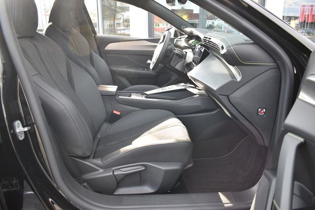 Fahrzeugabbildung Peugeot 308 GT PT 130 EAT8 FOCAL*MATRIX*CARPLAY*MY2024*