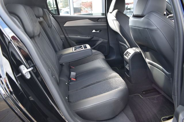 Fahrzeugabbildung Peugeot 308 GT PT 130 EAT8 FOCAL*MATRIX*CARPLAY*MY2024*