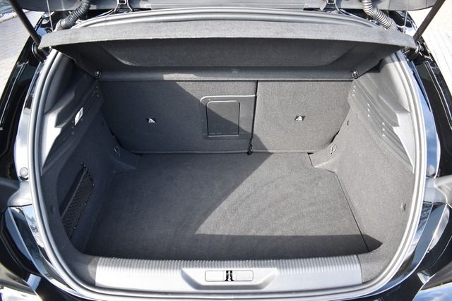 Fahrzeugabbildung Peugeot 308 GT PT 130 EAT8 FOCAL*MATRIX*CARPLAY*MY2024*