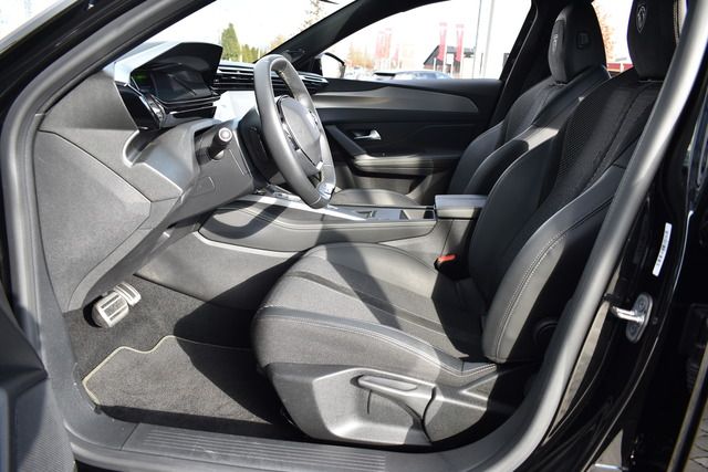 Fahrzeugabbildung Peugeot 308 GT PT 130 EAT8 FOCAL*MATRIX*CARPLAY*MY2024*