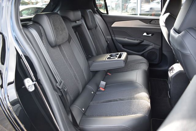 Fahrzeugabbildung Peugeot 308 GT PT 130 EAT8 FOCAL*MATRIX*CARPLAY*MY2024*